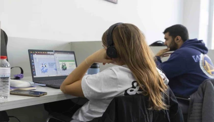 Mersin Büyükşehir Belediyesinin öğrencilere desteği sürüyor