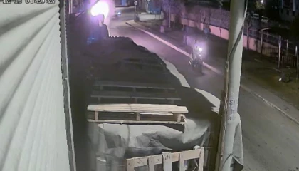 Mersinde kundaklama anı kameraya yansıdı