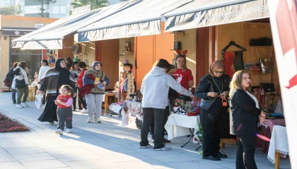 Mersinde üretici kadınlar, yılbaşı stantlarında el emeği ürünlerini sergiliyor