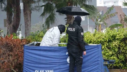 Mobilya ustası parkta ölü bulundu, ceset şemsiye altında incelendi