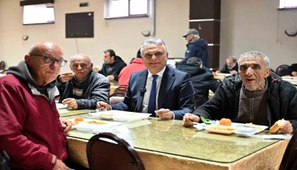 Muratpaşada dayanışma sofrası büyüyor