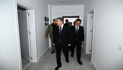Osmaniyede depremzedeler için yapılan 50 köy evinin anahtar teslimi yapıldı