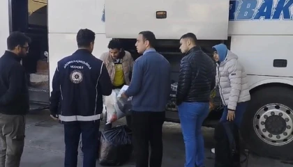Osmaniyede yolcu otobüsü ve otomobilde 7 kaçak göçmen yakalandı