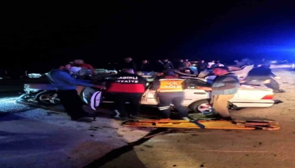 Otomobil traktöre arkadan çarptığı kazada ölü sayısı 2ye çıktı