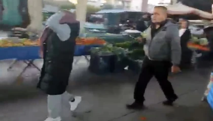 Pazar yerinde çantasındaki 18 bin 500 lirası çalınan kadın sinir krizi geçirdi