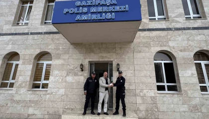 Polis ekipleri buldukları 30 bin 200 TLyi sahibine teslim etti