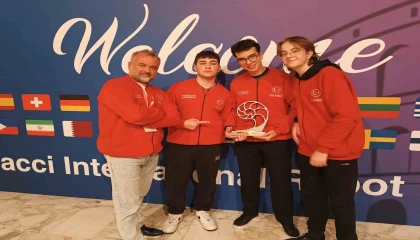 Selçuk Bayraktarın izinden giden gençler Romada dünya şampiyonu oldu