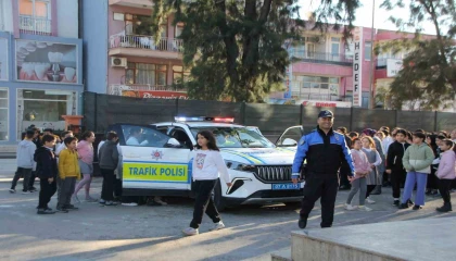 Serikte Yerli Malı haftasında yerli ve milli araç Togg öğrencilere tanıtıldı