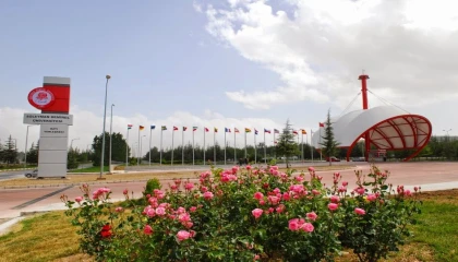 Süleyman Demirel Üniversitesinde kırılan plastik tavandan düşen öğrenci ağır yaralandı