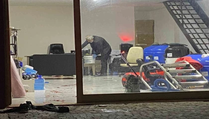 Tartışma kavgaya dönüştü, 1 kişi başına şişe ile vurularak yaralandı