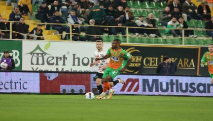 Trendyol Süper Lig: Alanyaspor: 0 - Gaziantep FK: 0 (İlk yarı)