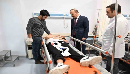 Vali Erin, otobüs kazasında yaralanan vatandaşları hastanede ziyaret etti