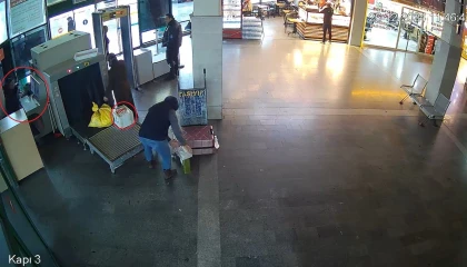 X-rayden koliyle geçirilen maymun, güvenlik görevlisinin dikkatiyle fark edildi