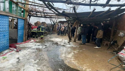 Yangında tarım aletleri ve ev kullanılamaz hale geldi