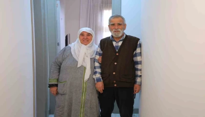 Yeni yuvasına kavuşan depremzede: Biz evsiz de kalabilirdik ama vatansız olamayız
