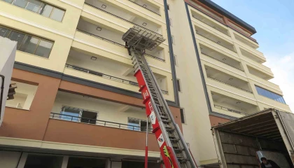 Yerinde dönüşüm projesinde yeni evine taşınan çift devlete dua etti