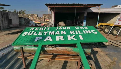 Yumurtalıkta cadde ve sokaklar temizleniyor, tabelalar onarılıyor