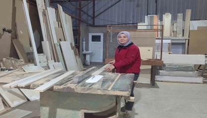 19 yaşındaki Hatice, mobilya ustası oldu