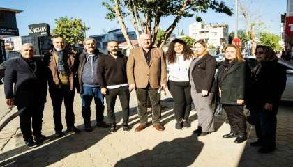 Adanada esnaf yolları yapılınca davullu zurnalı teşekkür etti