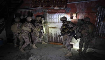 Adanada uyuşturucu satıcılarına operasyon: 9 torbacı tutuklandı