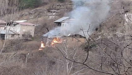 Adanada yanan ev kullanılamaz hale geldi