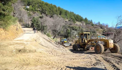 Alanyada kırsal mahallelerin yol hasreti sona eriyor