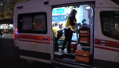 Alanyada motosikletin çarptığı yaya yaralandı