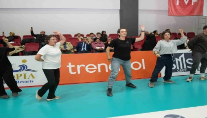 Alanyada zeybek kursları sertifika töreni yapıldı