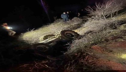 Antalyada 14 yaşındaki sürücünün kullandığı traktör devrildi: 2 ölü