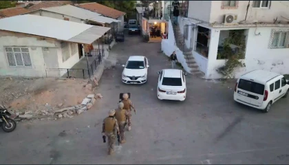 Antalyada 25 adrese helikopter ve dron destekli şafak operasyonu: 10 gözaltı