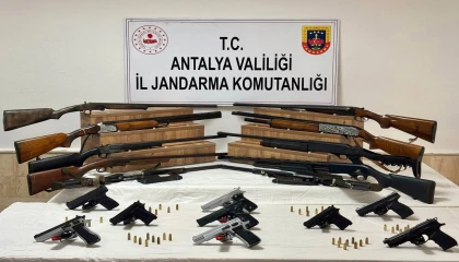 Antalyada ruhsatsız silah operasyonu