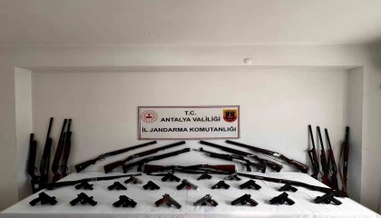 Antalyada ruhsatsız silah operasyonu: 24 gözaltı