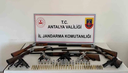 Antalyada ruhsatsız silah operasyonu: 6 şüpheli yakalandı