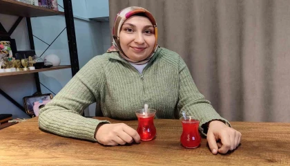 Babasına şaka amaçlı yaptığı çay şeklindeki mum geçim kaynağı oldu