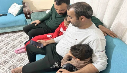 Balığa niyetle denize attığı oltasına martı takıldı, gülümseten anlar kamerada