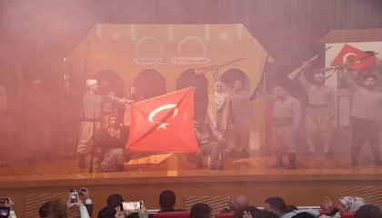 Bir Ölür, Bin Diriliriz, tiyatro oyunu izleyiciden tam not aldı