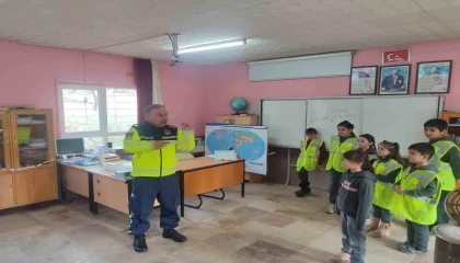 Burdurda jandarma ekiplerine miniklerden sevgi notları: Tekrar gelin, sizi çok seviyoruz