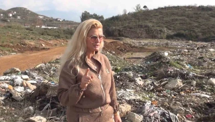 Çöpleri görünce çılgına dönmüştü, ünlü mankenden ikinci açıklama: Nereden baksanız fiyaskoyuz