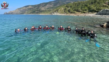 Depremde vefat eden itfaiye amiri için Akdeniz’e daldılar