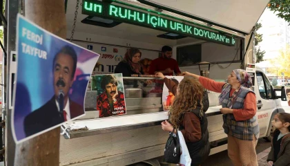 Ferdi Tayfur anısına 5 bin kişiye lokma tatlı dağıtıldı