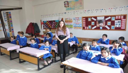 Kahramanmaraşta bir okul mavi önlüğe geri döndü