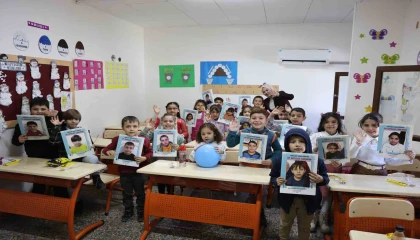 Kahramanmaraştaki konteyner kentte karne heyecanı