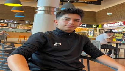 Kamyonet ile motosiklet çarpıştı: 1 ölü, 1 yaralı