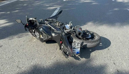 Kamyonetle çarpışan 17 yaşındaki motosiklet sürücüsü genç hayatını kaybetti