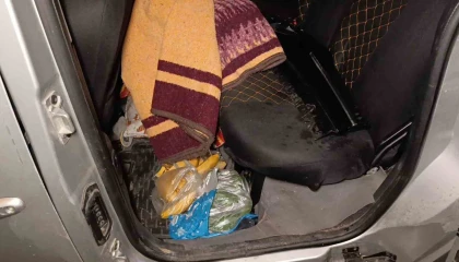 Kaza yapıp bırakıp gittiği araçtan içki şişesi çıktı