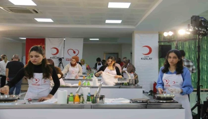 Kızılayın ‘İyilikle Pişen Hayatlar projesiyle depremzede kadınlar aşçılık atölyesinde buluştu