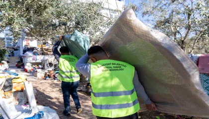 Manavgat Belediyesinden selden etkilenen vatandaşlara mobilya ve beyaz eşya yardımı
