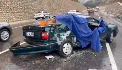 Manavgatta 150 metre arayla art arda 2 farklı kazada 5 yaralı