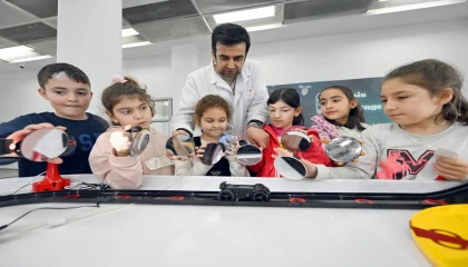 Mercan Bilim Merkezinde Kış Okulu programı sürüyor