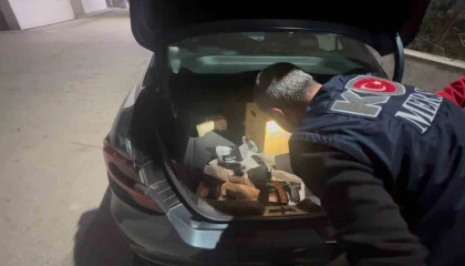 Mersinde araçta 40 tabanca ele geçirildi: 2 gözaltı